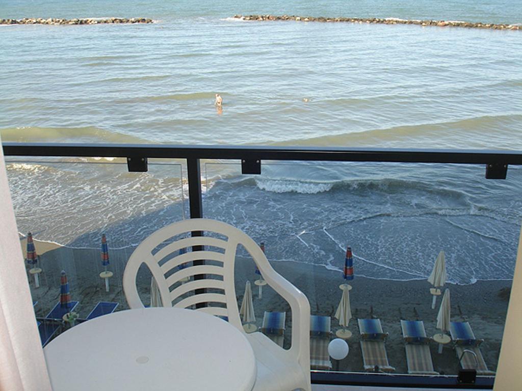 Hotel Primavera Sul Mare Lido Di Savio Bagian luar foto